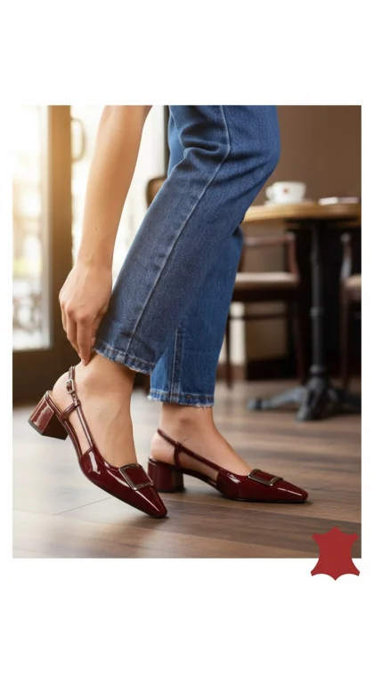 Pantofi decupați eleganți din piele naturală cu cataramă decorativă