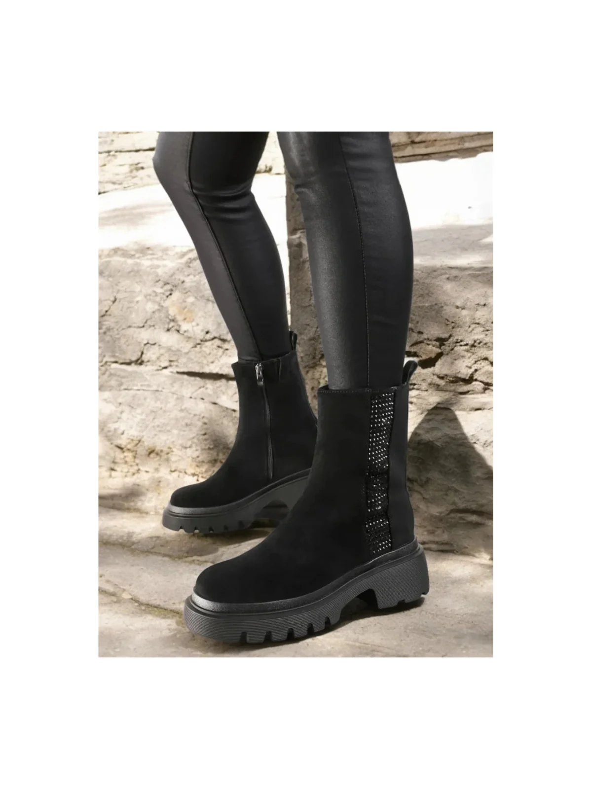 Ghete elegante din piele întoarsă cu talpă groasă și pietre decorative