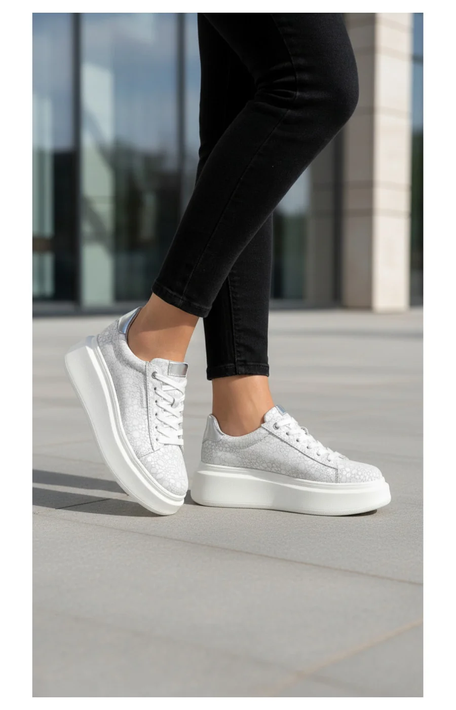 Pantofi casual dama piele naturala intoarsa cu imprimeu lucios si inchidere sireturi
