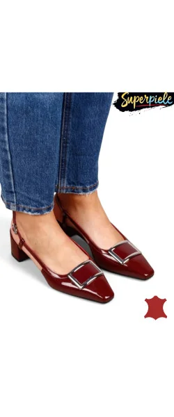 Pantofi decupați eleganți din piele naturală cu cataramă decorativă